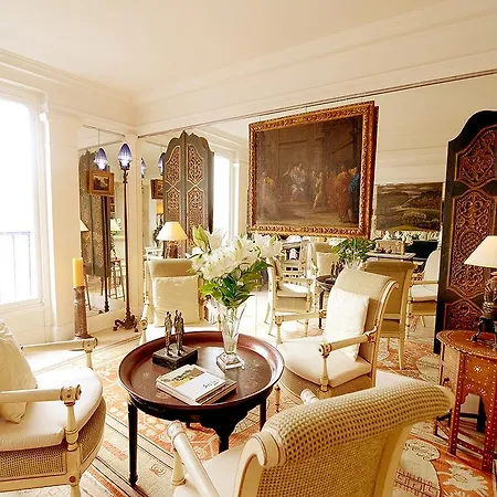 Tuileries Garden Apartment *